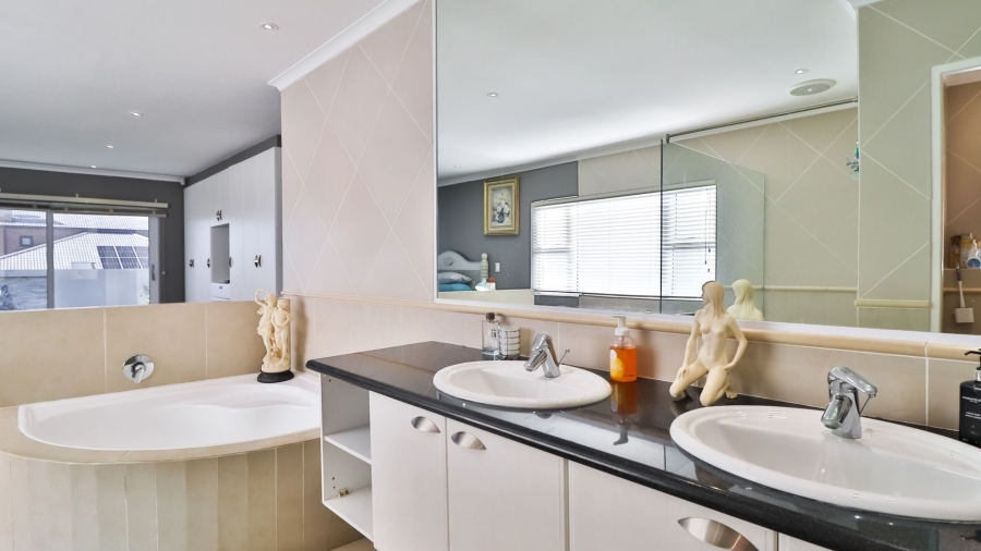 3 Bedroom Property for Sale in Stilbaai Wes Western Cape